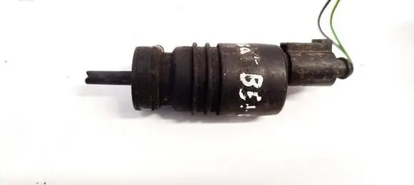 Volkswagen PASSAT B5.5 Windscreen/windshield washer pump 