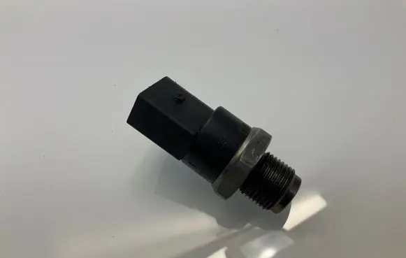 Mercedes-Benz ML W164 Fuel pressure sensor A0041536728 RD0002 0041536728