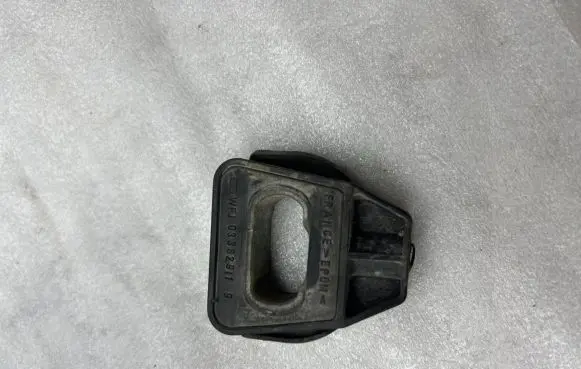 Audi A3 S3 8L Radiator mount bracket 1U0121367A 1J0806157A