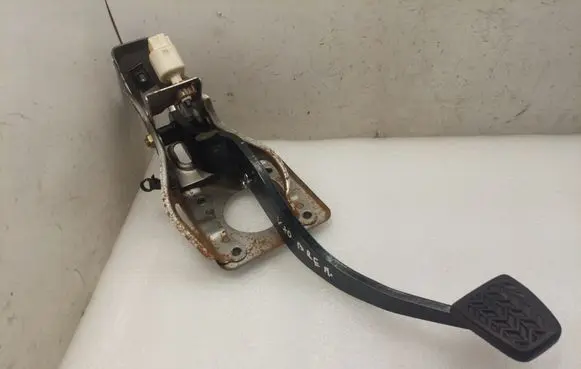 Toyota Corolla Verso AR10 Brake pedal 551060F020 471010F010
