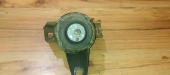 Ford Mondeo MK II Engine mount bracket