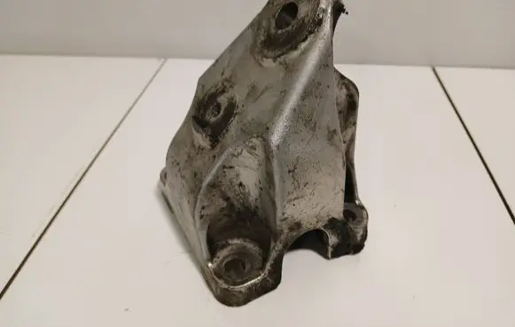 Audi A8 S8 D3 4E Engine mounting bracket