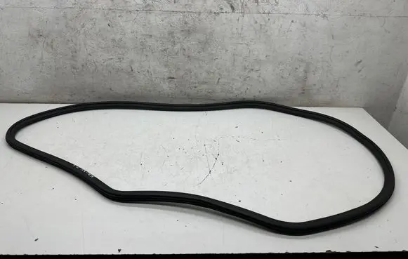 Porsche Macan (95B) Rear door rubber seal (on body) 95B833721