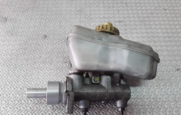 Skoda Octavia Mk1 (1U) Master brake cylinder 1J1611349