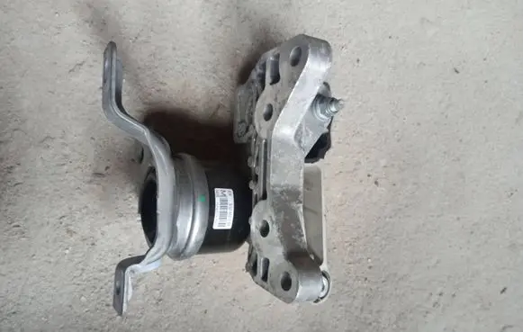 Land Rover Discovery 5 Engine mount bracket BJ326F012BA Gj32-6p096-af