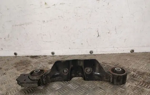 Subaru Forester SK Rear differential/diff mount bracket 92J