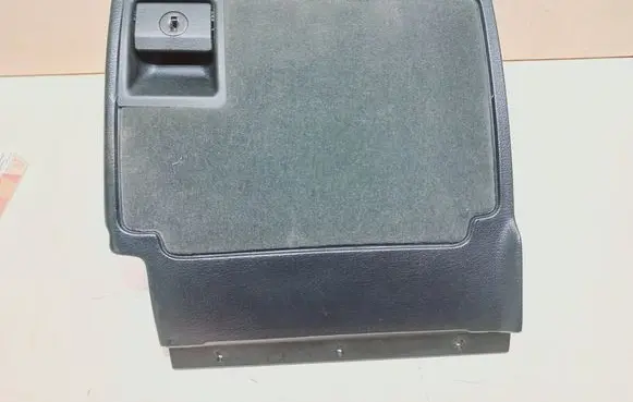 BMW 7 E32 Glove box