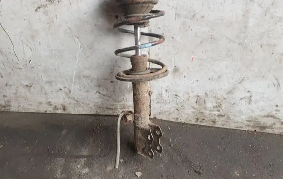 Toyota Prius (NHW20) Front shock absorber with coil spring