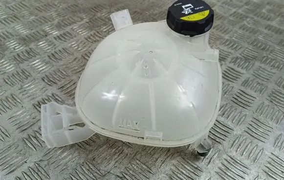 Polestar 2 Coolant expansion tank/reservoir cap 