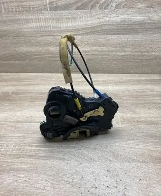 Toyota Corolla Verso E121 Front door lock TOYOTADOORLOCK