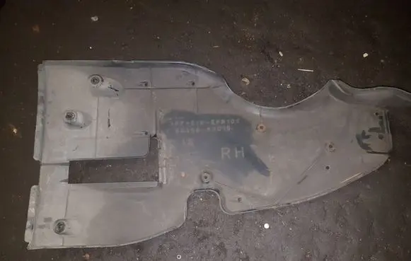 Lexus IS 220D-250-350 Engine splash shield/under tray 5839853010