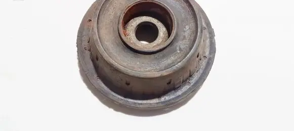 Volkswagen Golf III Coil spring mount 