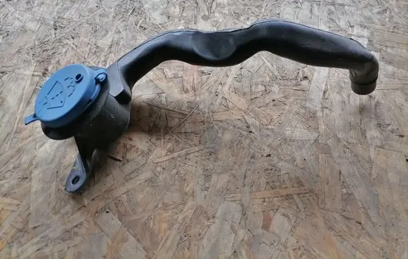 Volvo S60 Window washer liquid tank fill tube 31468137