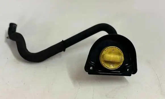 Renault Master III Oil filler cap 8200795333