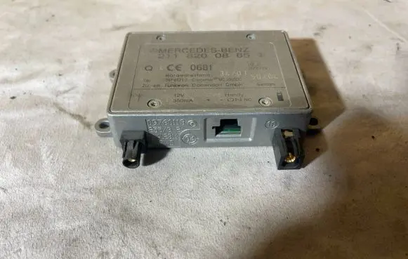 Mercedes-Benz ML W164 Antenna control unit 2118200885 09701212