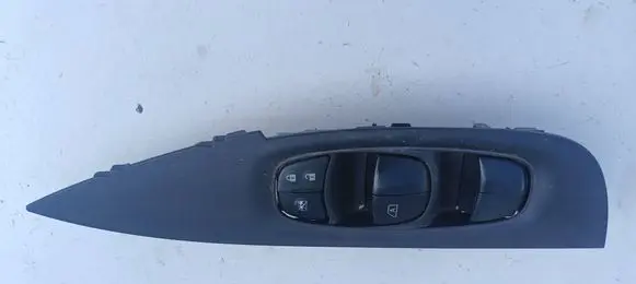 Nissan Qashqai Quarter vent window switch 