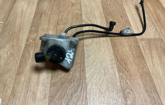Ford Focus Brake fluid reservoir 98AB2C217AD L481485 98AB2C217