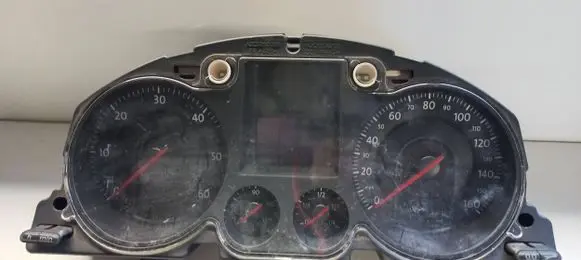 Volkswagen PASSAT B6 Speedometer (instrument cluster) 3C0920960A V0013000 SW3930