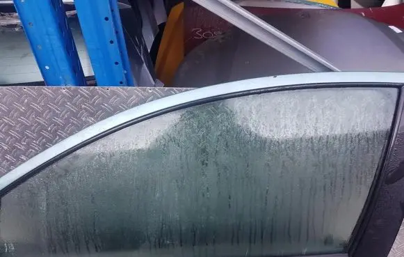 Peugeot 206 Front door window glass four-door