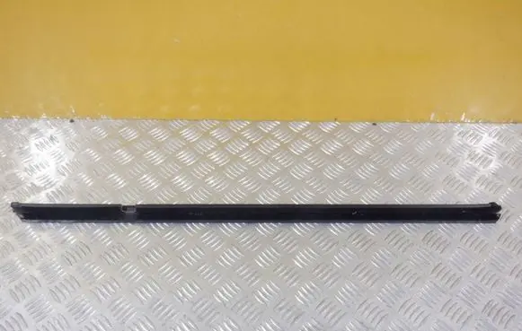 Volkswagen Golf VII Rear door glass trim molding 5G6839479B 5G6839480B