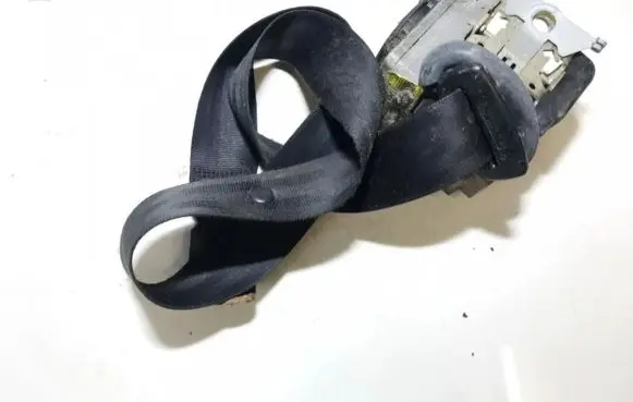Skoda Octavia Mk1 (1U) Front seatbelt 33030331a