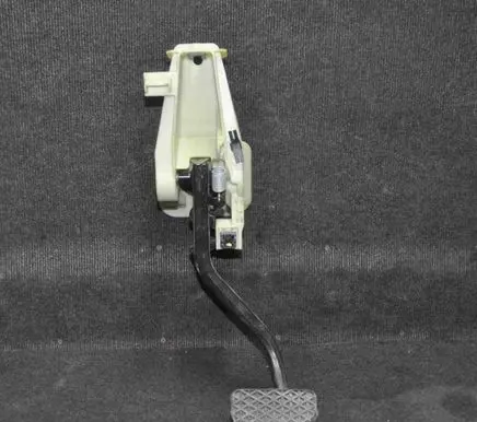BMW X3 F25 Brake pedal 6787363