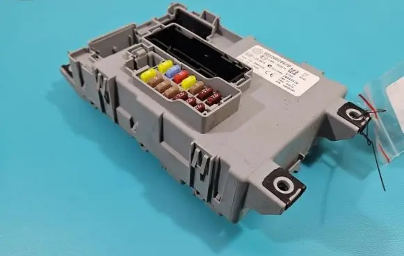 Opel Combo D Central body control module 00520028670 IMPRK1391600