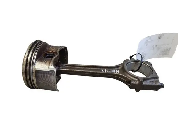Volkswagen Golf V Piston with connecting rod 