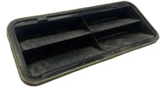 Quarter panel pressure vent