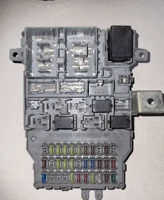 Honda Accord Fuse module A000011 012804 LG0P9JTR