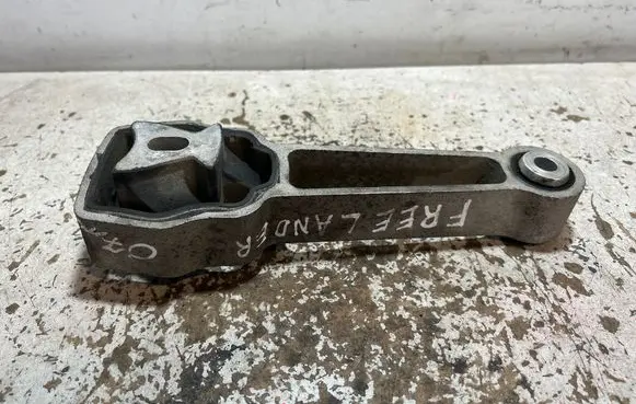Land Rover Freelander 2 - LR2 Engine mount bracket