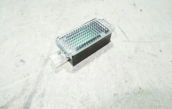 Audi A6 S6 C6 4F Front door interior light 4E0947415