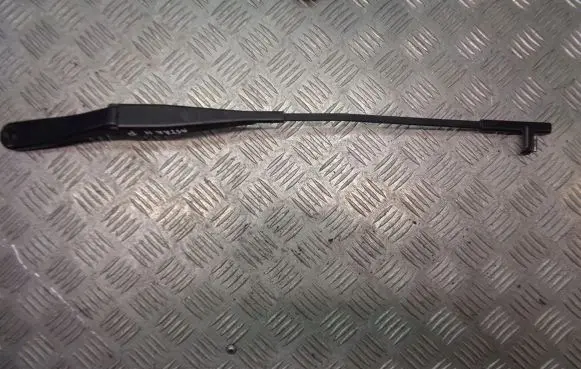 Opel Astra H Front wiper blade arm 13111220