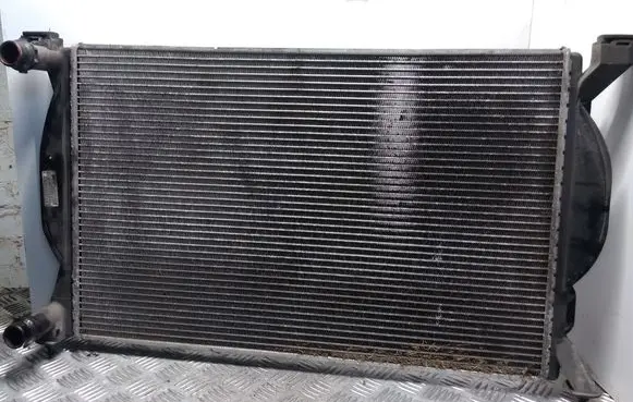 Audi A4 S4 B7 8E 8H Coolant radiator 8E0121251A