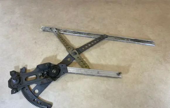 BMW 7 E23 Front door manual window regulator 51321842275