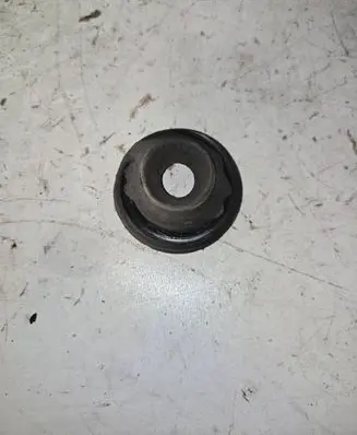 Volkswagen Polo IV 9N3 Rear coil spring rubber mount 