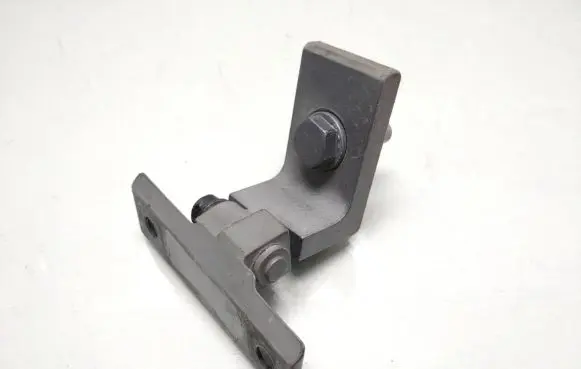 BMW 5 E60 E61 Front door upper hinge 7068073