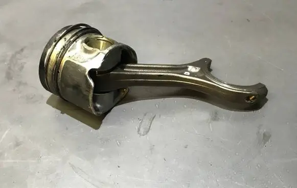 Audi A8 S8 D3 4E Piston with connecting rod 083100