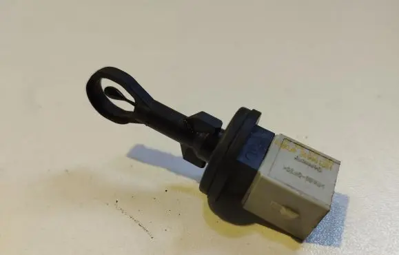 Audi A6 S6 C6 4F Interior temperature sensor 4F0820