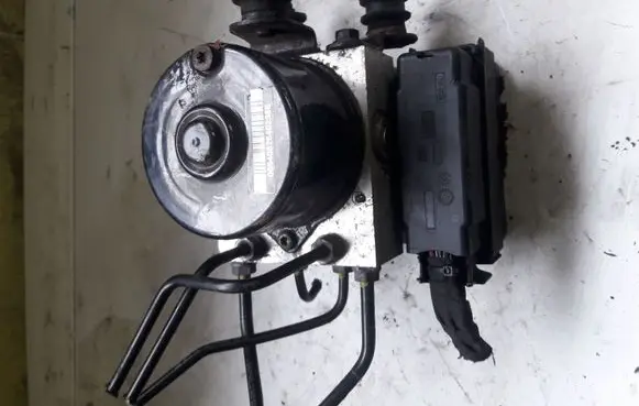Volkswagen PASSAT B6 ABS Pump 1K0907379AC