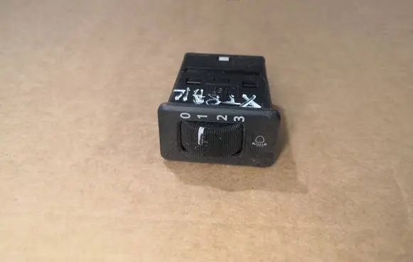 Nissan X-Trail T30 Headlight level height control switch G2Y26