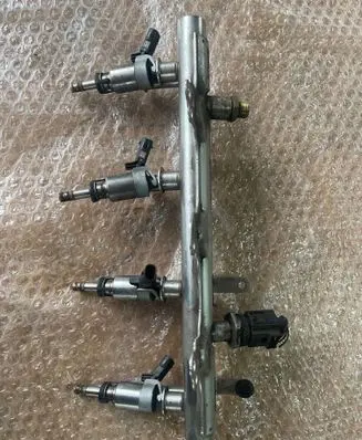 Audi Q5 SQ5 Fuel main line pipe 06J133317M