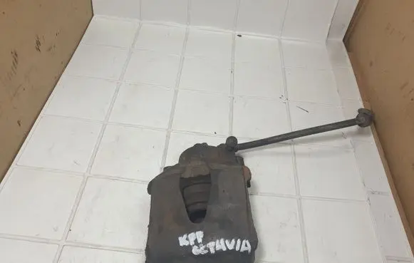 Skoda Octavia Mk2 (1Z) Front brake caliper