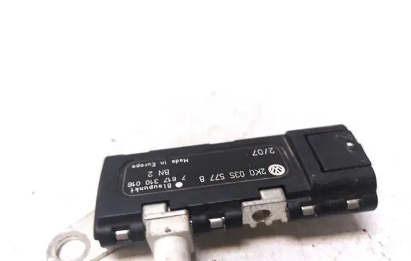 Volkswagen Caddy Aerial antenna amplifier 2K0035577B