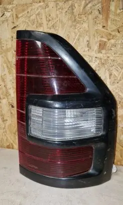 Mitsubishi Pajero Rear/tail lights R1726L