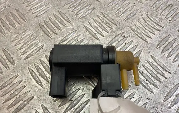 Volvo XC90 Turbo solenoid valve 31339808
