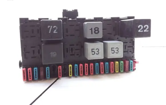 Volkswagen PASSAT B3 Fuse module 357937039