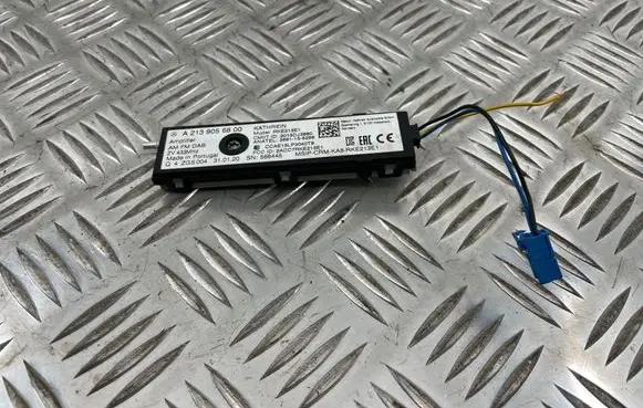 Mercedes-Benz C W205 Aerial antenna amplifier A2139056800 3691155298 20150L3660