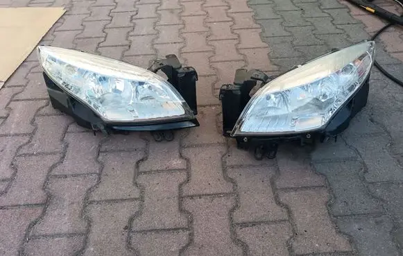 Renault Megane III Headlight/headlamp 260100017R