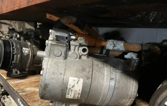 Mercedes-Benz E W213 Air conditioning (A/C) compressor (pump) A0008301901
